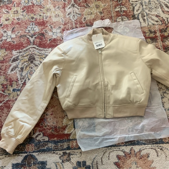 The Frankie Shop Micky cropped bomber jacket NWT - Picture 3 of 6